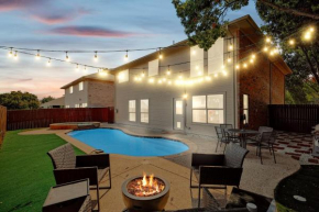 Modern Comforts & Classic Charm w Pool 5BD